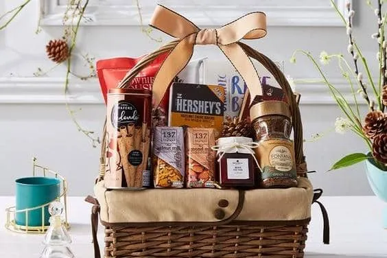 Parcel Lebaran Tradisional: Seni Membungkus Kehangatan di Jantung Cilacap